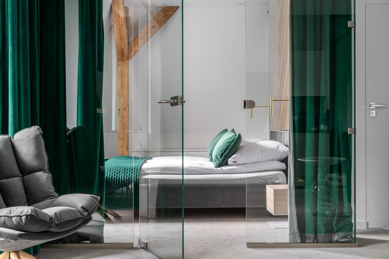 33 Aparthotel *